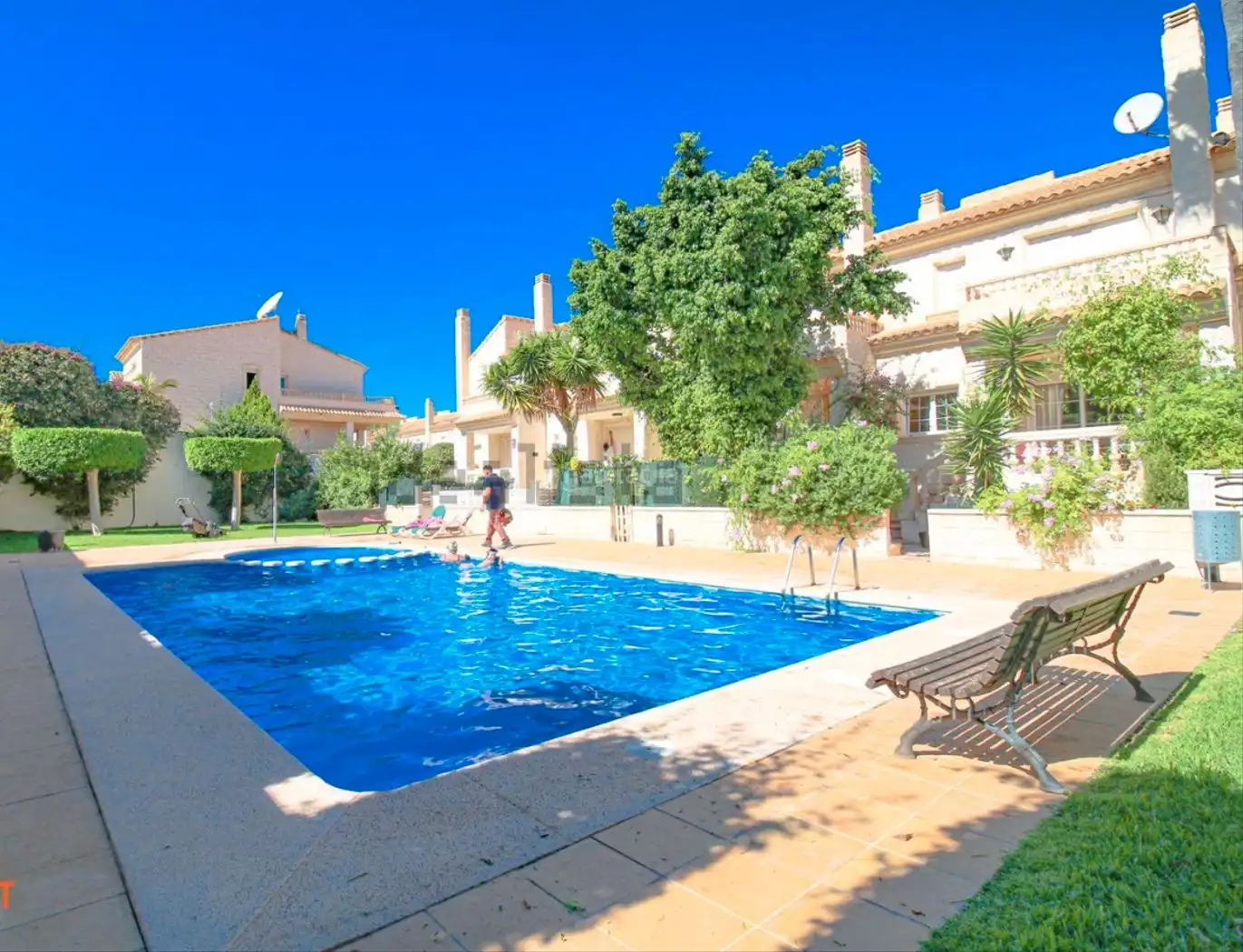 Adosado con piscina en venta en Carrer Cormorà 8