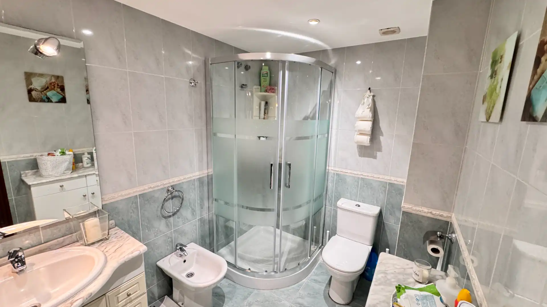 Badezimmer von Wohnung zum Verkauf in Arteixo mit Heizung, Parkett und Terrasse