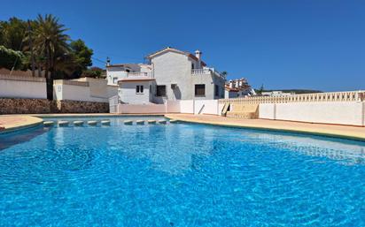 Schwimmbecken von Einfamilien-Reihenhaus zum verkauf in Dénia mit Terrasse