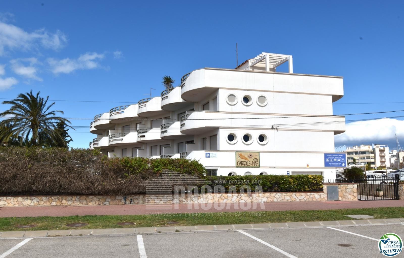 Exterior view of House or chalet for sale in Empuriabrava  with Air Conditioner, Heating and Storage room