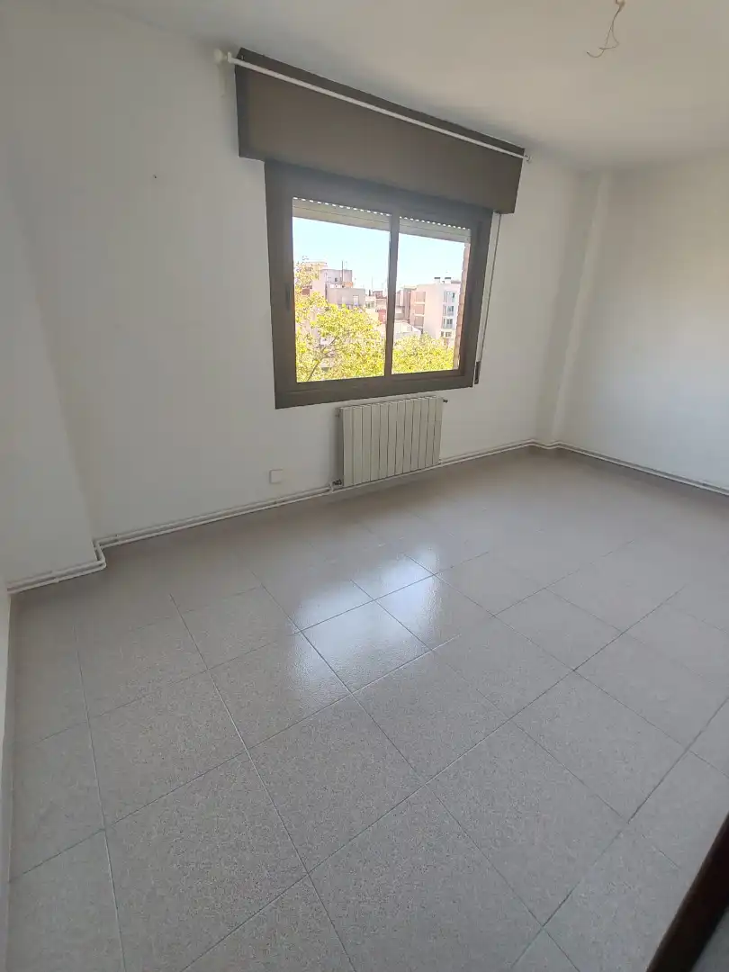 Habitación de Piso en venta en Badalona con Calefacción y Balcón