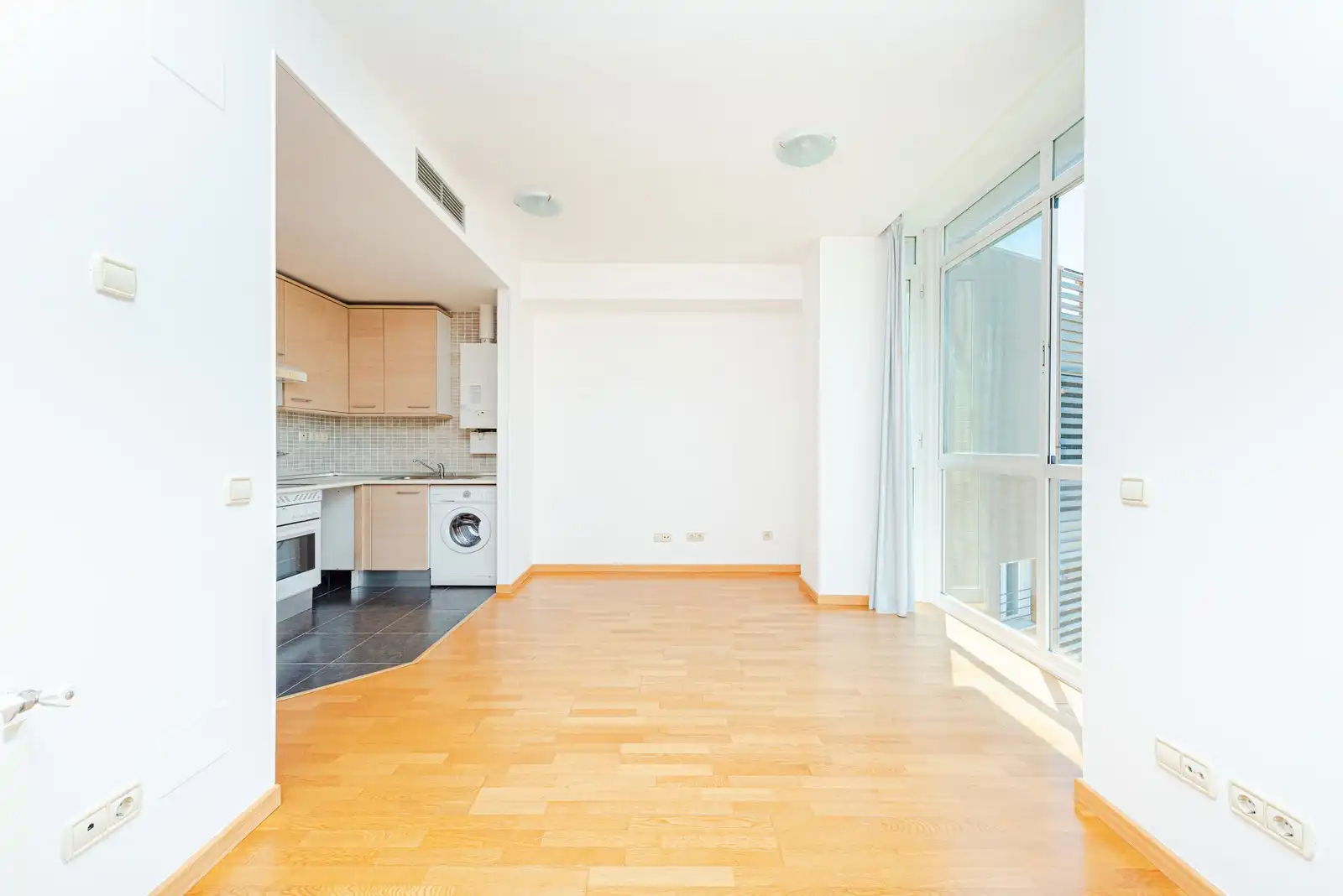 Sala d'estar de Estudi en venda en Madrid amb Terrassa i Traster