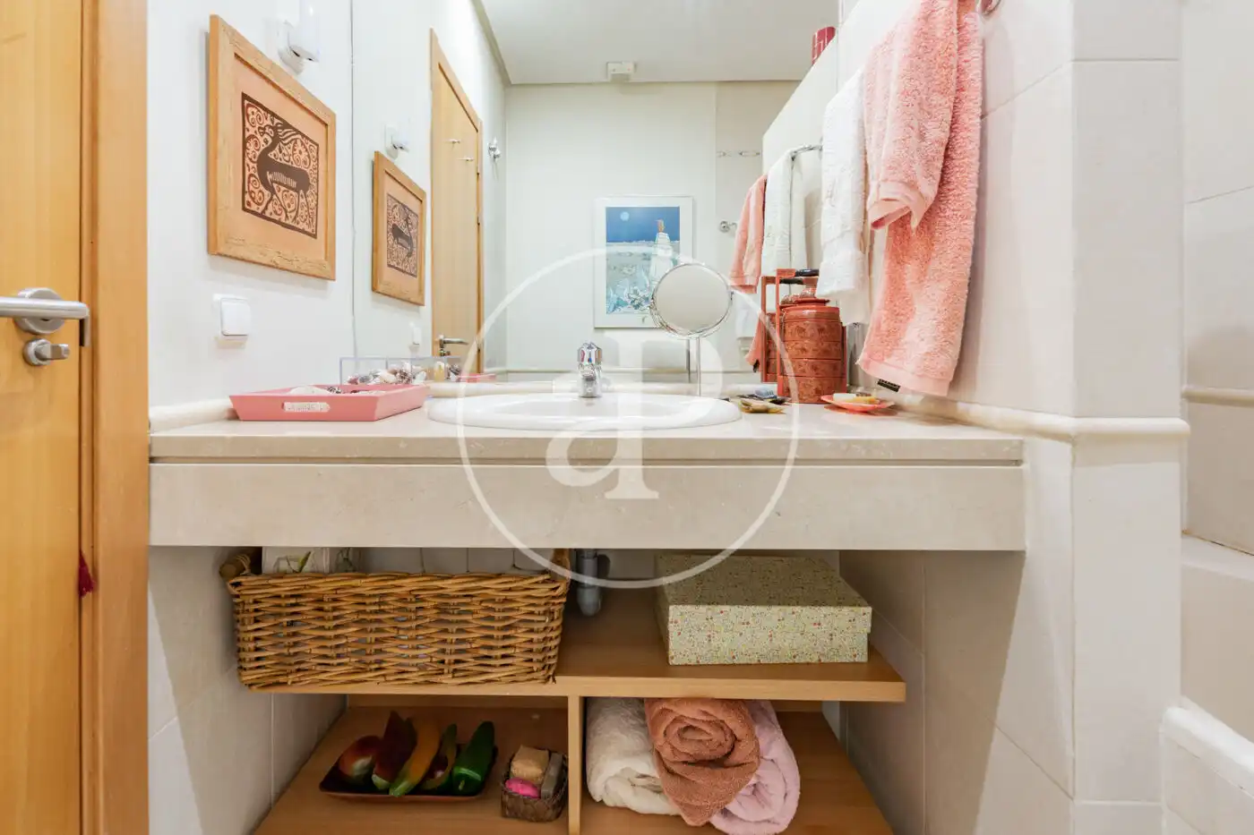 Baño de Casa adosada en venta en Madrid con Aire acondicionado, Calefacción y Jardín privado