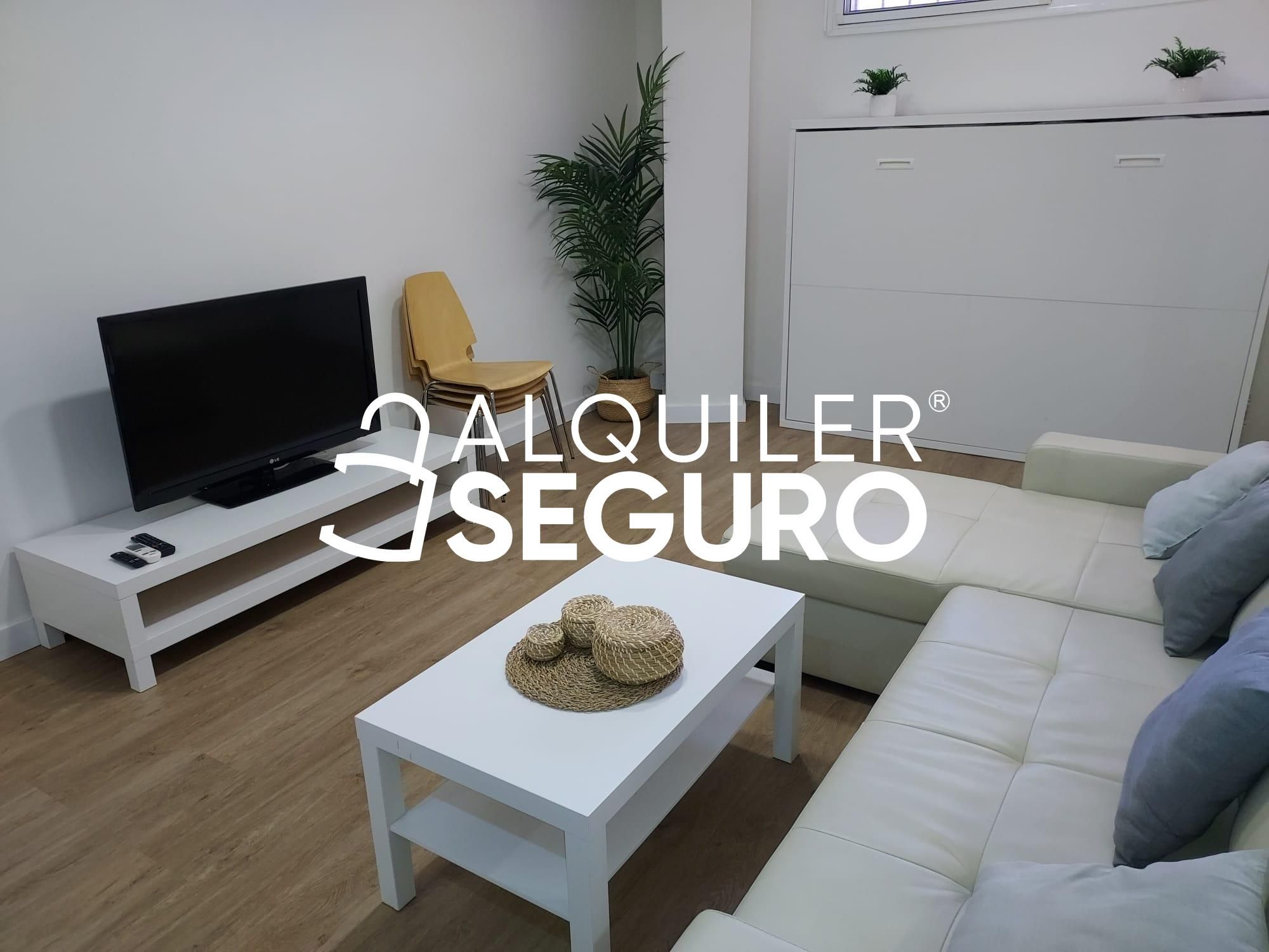 Sala d'estar de Estudi de lloguer en Torremolinos amb Aire condicionat, Piscina i Moblat