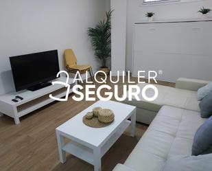 Sala d'estar de Estudi de lloguer en Torremolinos amb Aire condicionat, Piscina i Moblat