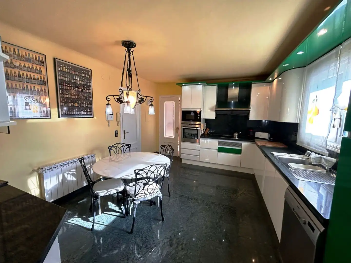 Chalet con piscina en venta en Carrer Anglada Camarasa