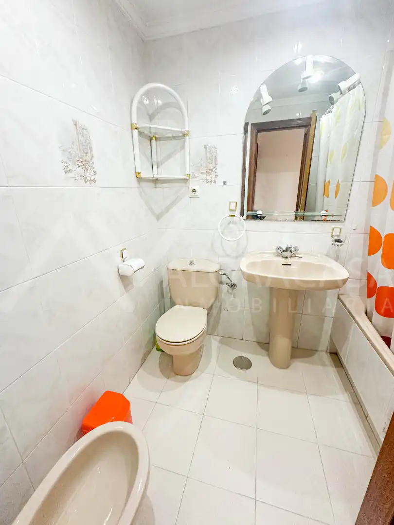 Bathroom of Flat for sale in Málaga  with Air Conditioner, Terrace and Community pool