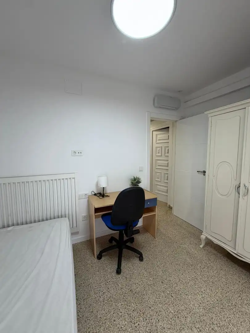 Schlafzimmer von Wohnung zur Miete in Centro