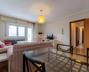 Sala d'estar de Àtic en venda en Salamanca Capital amb Calefacció, Parquet i Terrassa