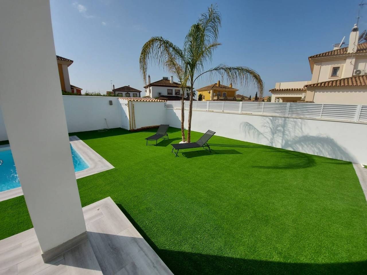 Piscina de Casa o xalet en venda en Montequinto amb Aire condicionat i Moblat