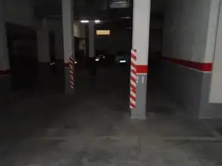 Aparcament amb ascensor en venda a C/ Vint i vuit, imagen 3