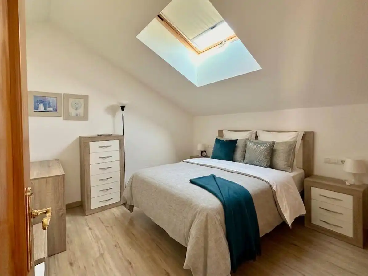 Habitación de Ático de alquiler en Fuengirola con Aire acondicionado, Calefacción y Jardín privado