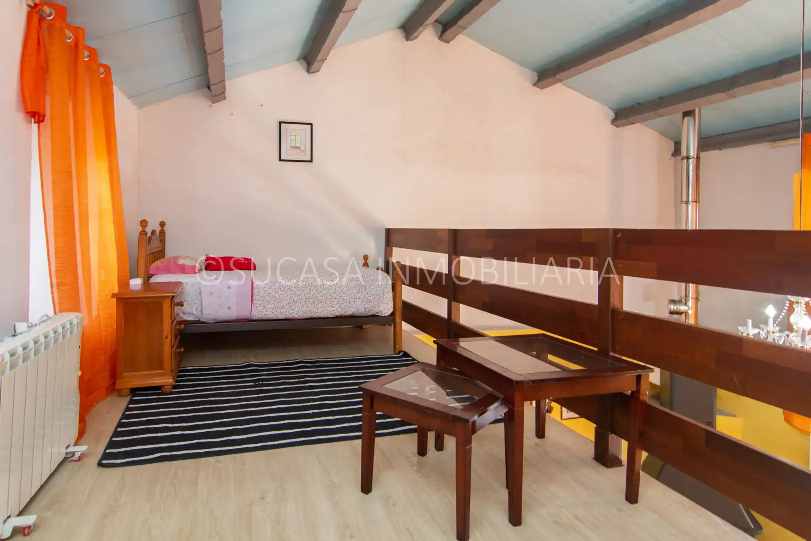 Schlafzimmer von Einfamilien-Reihenhaus zum Verkauf in Carral mit Heizung, Privatgarten und Abstellraum