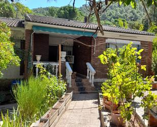 Vista exterior de Casa o xalet en venda en Cadalso de los Vidrios amb Jardí privat, Terrassa i Piscina