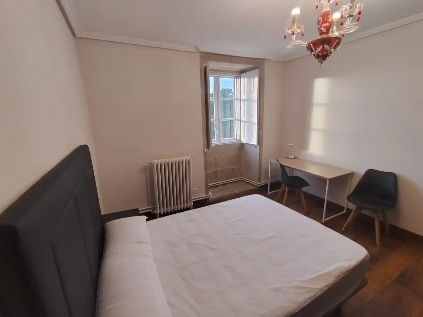 Habitación de Piso para compartir en Santiago de Compostela  con Calefacción, Parquet y Amueblado