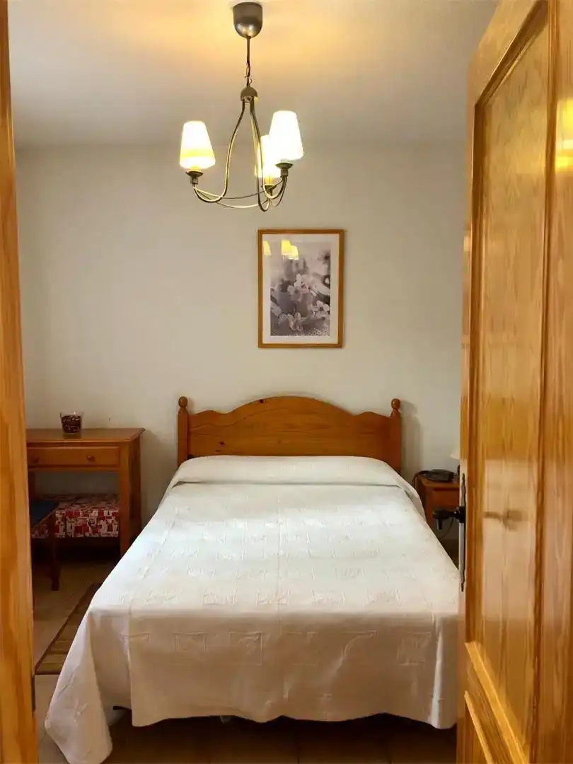 Dormitori de Apartament en venda en Vallejera de Riofrío amb Jardí privat, Piscina i Moblat