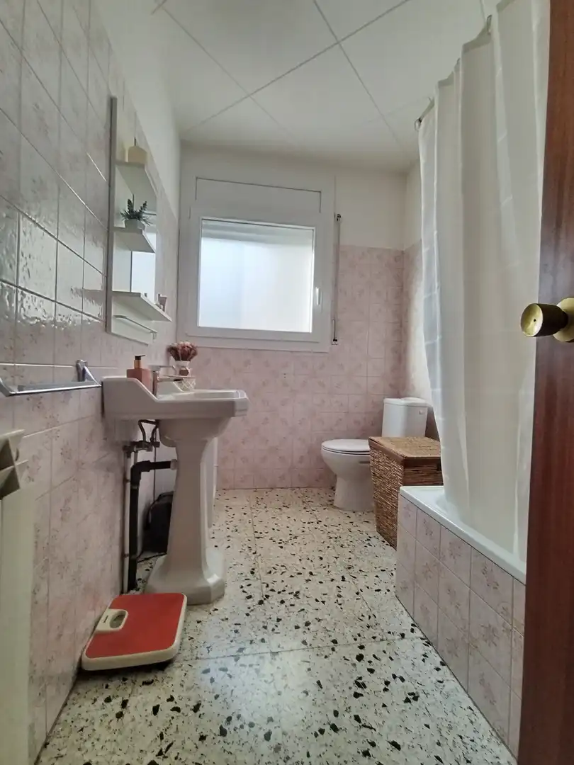 Badezimmer von Einfamilien-Reihenhaus zum Verkauf in Anglesola mit Klimaanlage, Heizung und Terrasse