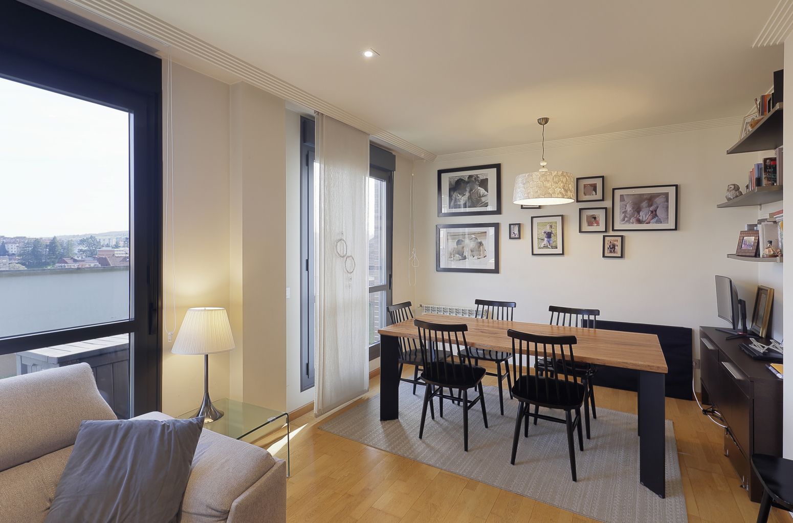 Comedor de Ático en venta en Oviedo  con Calefacción, Terraza y Trastero