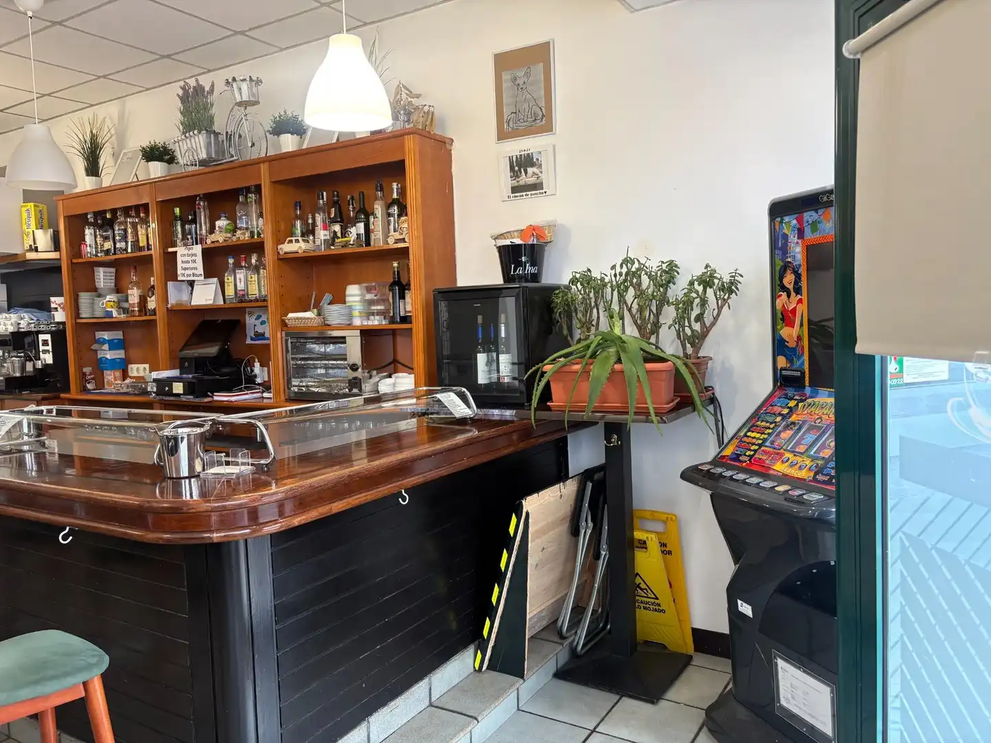 Local de lloguer a Calle de Palmira Villa González, 9, Milán - Pumarín
