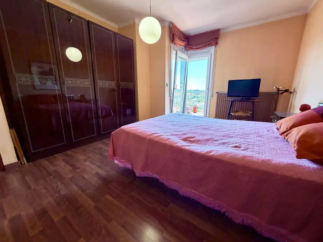 Dormitori de Dúplex de lloguer en Girona amb Aire condicionat, Calefacció i Terrassa