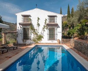 Jardí de Casa o xalet en venda en Sayalonga amb Aire condicionat, Terrassa i Piscina