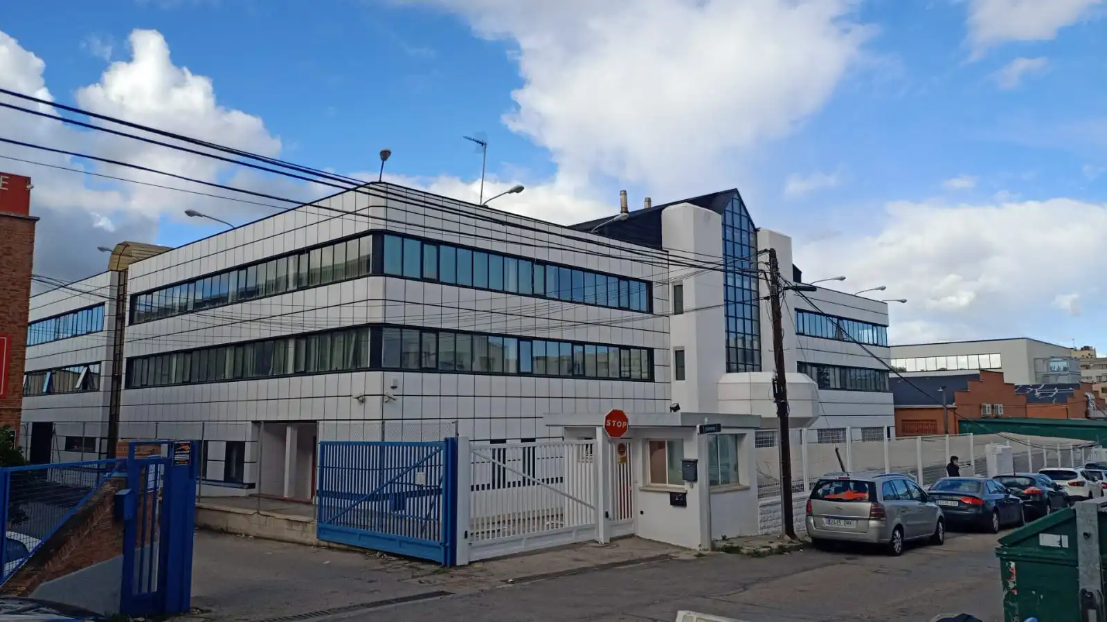 Außenansicht von Gebäude zum Verkauf in Alcobendas