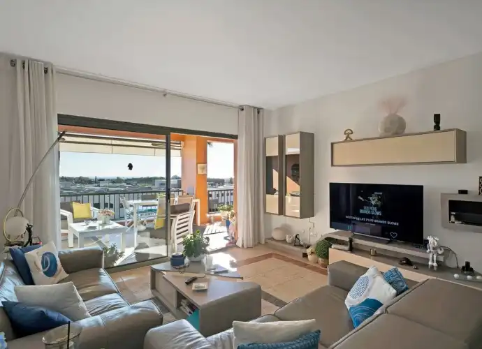 Apartamento con piscina en venta en Calle Pico Alcazaba 21