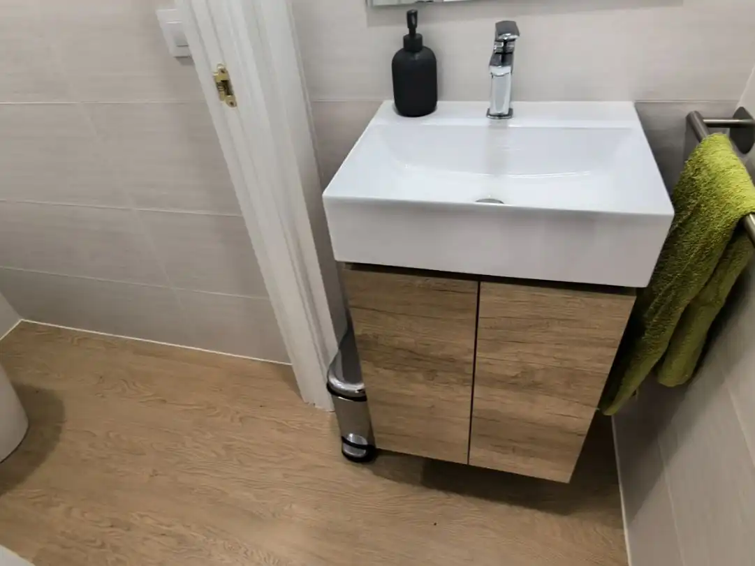 Bany de Oficina en venda en  Logroño amb Aire condicionat, Calefacció i Terrassa