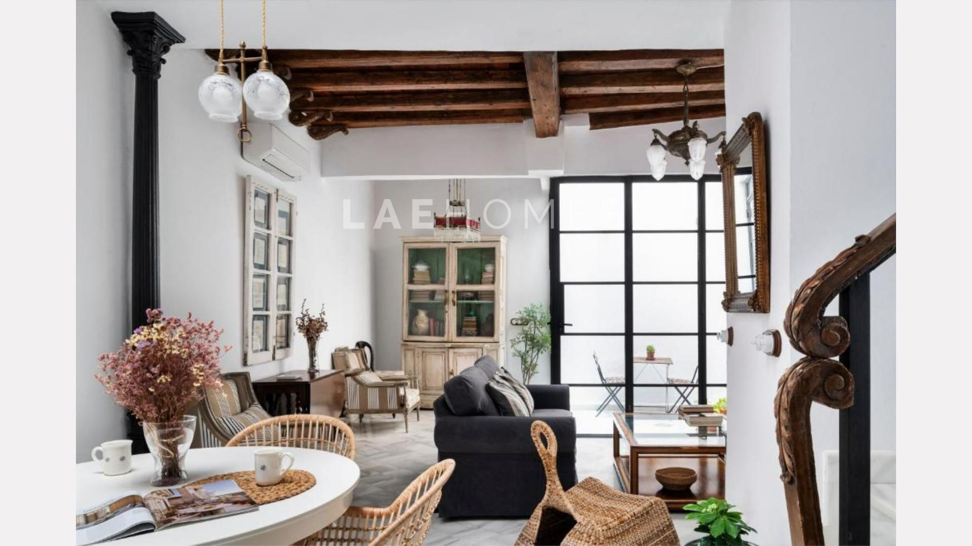 Living room of House or chalet for sale in  Sevilla Capital  with Air Conditioner, Heating and Parquet flooring
