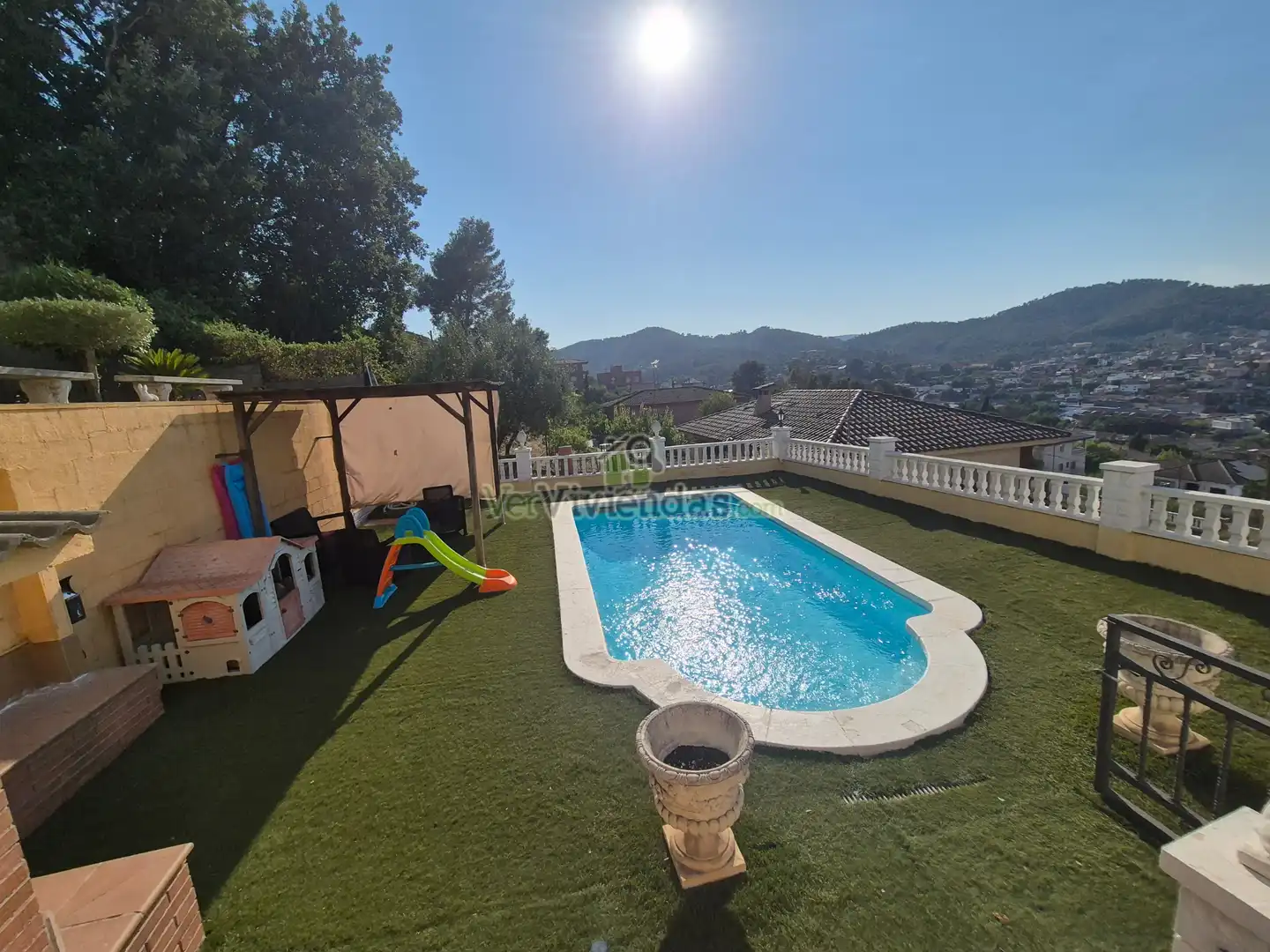 Piscina de Casa o xalet en venda en Sant Vicenç Dels Horts amb Aire condicionat, Calefacció i Jardí privat
