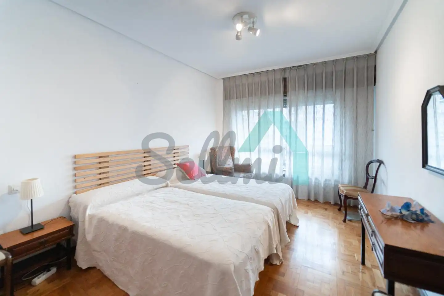 Habitación de Piso en venta en Oviedo  con Calefacción, Parquet y Terraza