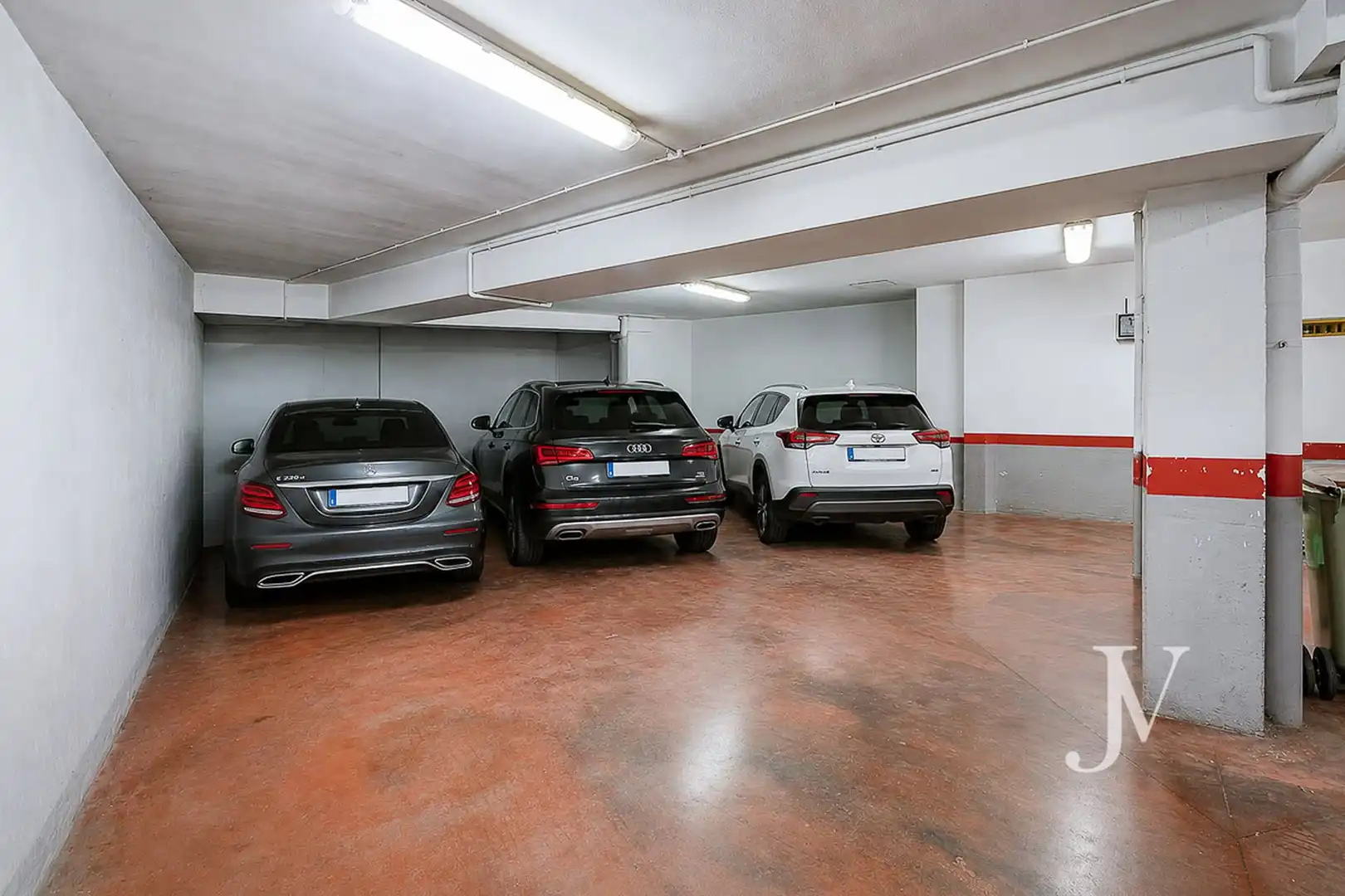 Parking de Casa o chalet en venta en Madrid con Aire acondicionado, Calefacción y Jardín privado