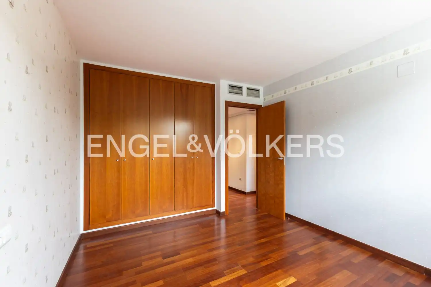 Duplexes for sale in Valencia  with Air Conditioner, Heating and Private garden