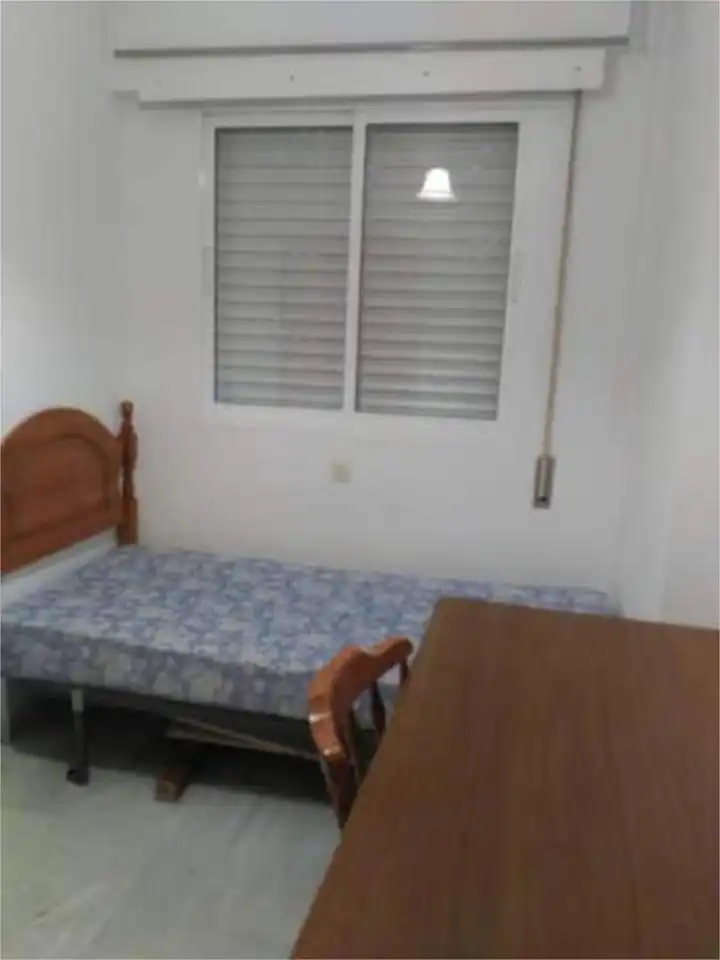 Habitación de Piso de alquiler en Sevilla con Amueblado y Piscina comunitaria