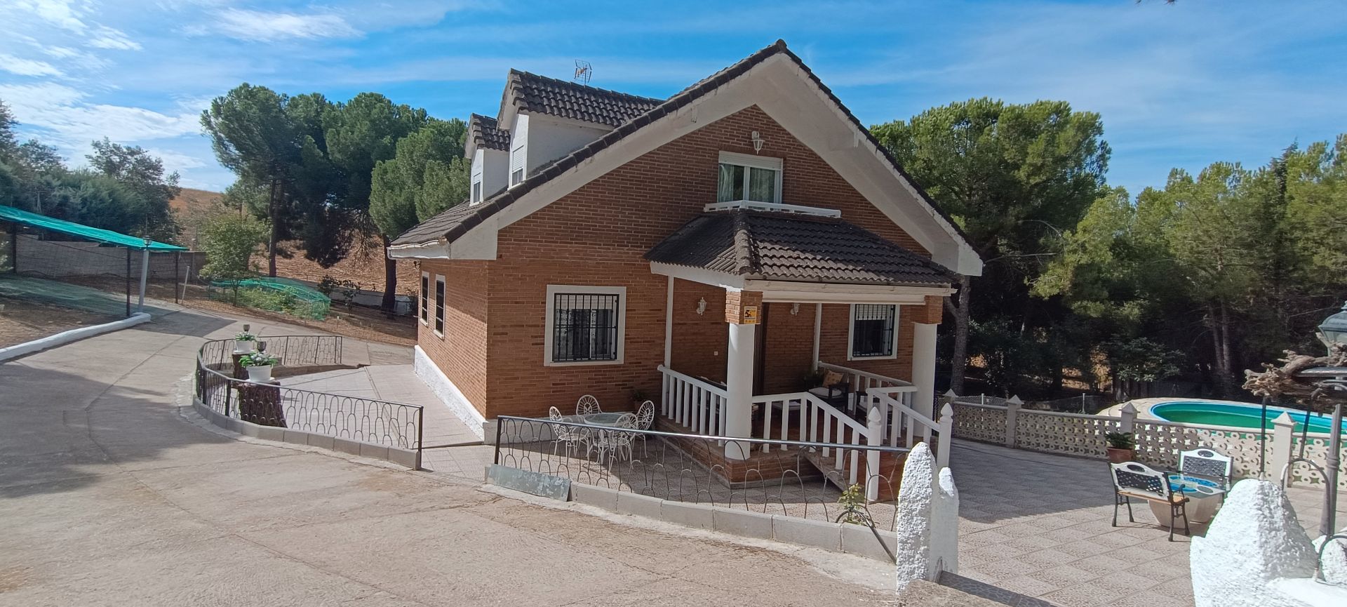Vista exterior de Casa o xalet en venda en Uceda amb Calefacció, Jardí privat i Terrassa