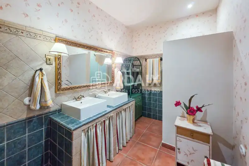 Baño de Finca rústica en venta en Úbeda con Terraza, Trastero y Balcón