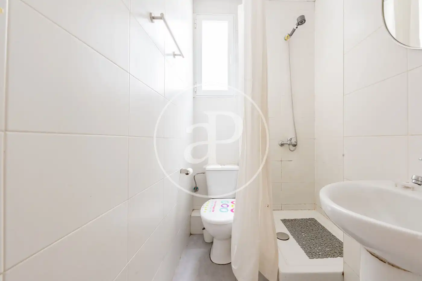 Badezimmer von Wohnung zum Verkauf in Madrid mit Klimaanlage und Heizung