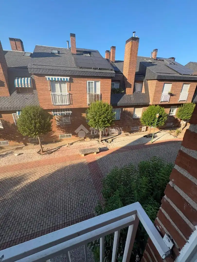 Vista exterior de Casa adosada en venda en Valladolid amb Calefacció i Parquet