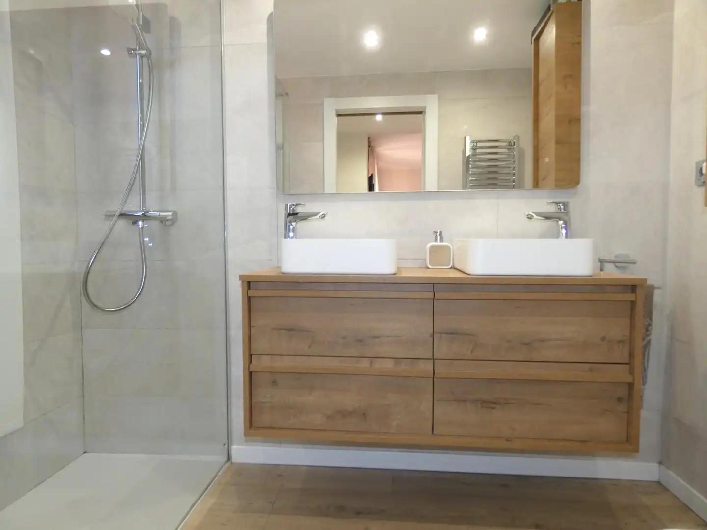 Bathroom of Detached homes for sale in Utebo  with Air Conditioner, Heating and Private garden