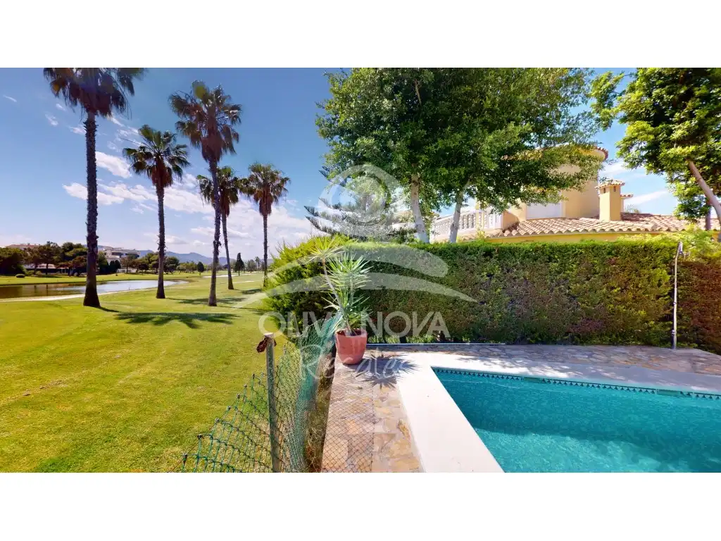 Vista exterior de Casa o chalet en venta en Oliva con Terraza y Piscina