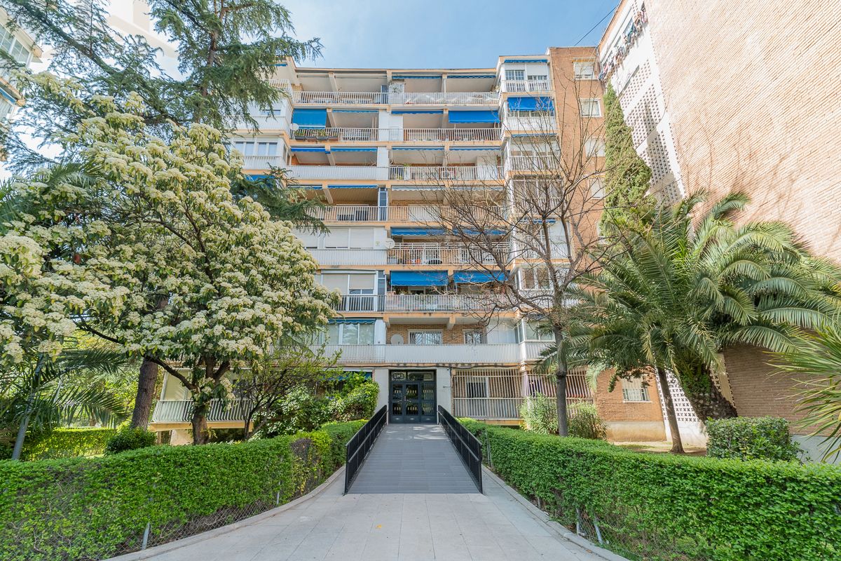 Vista exterior de Pis en venda en Móstoles amb Calefacció, Terrassa i Moblat