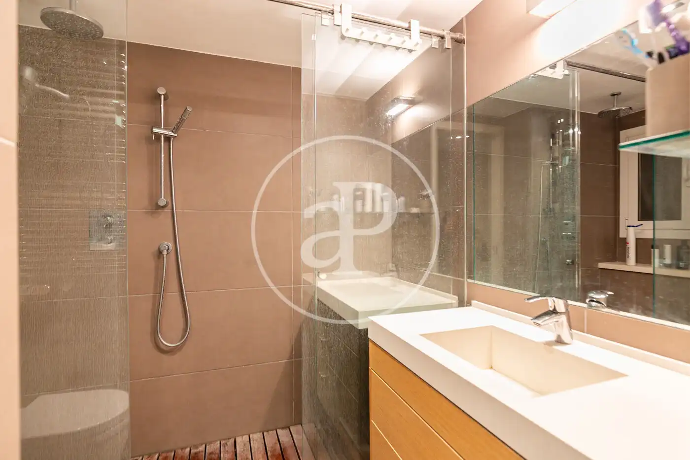 Bathroom of Flat for sale in Barcelona  with Air Conditioner, Heating and Terrace