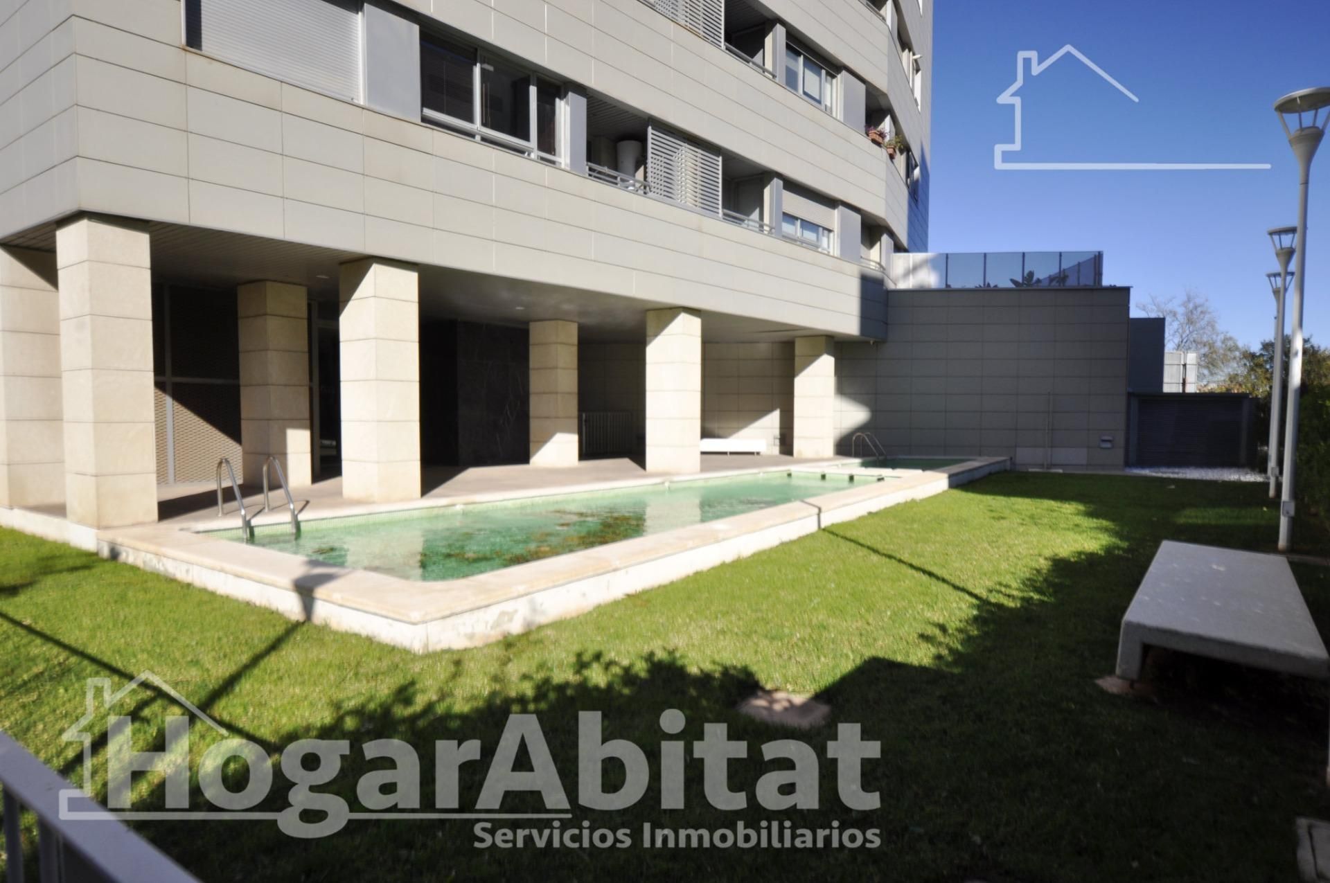 Swimming pool of Flat for sale in  Valencia Capital  with Air Conditioner, Balcony and Community pool