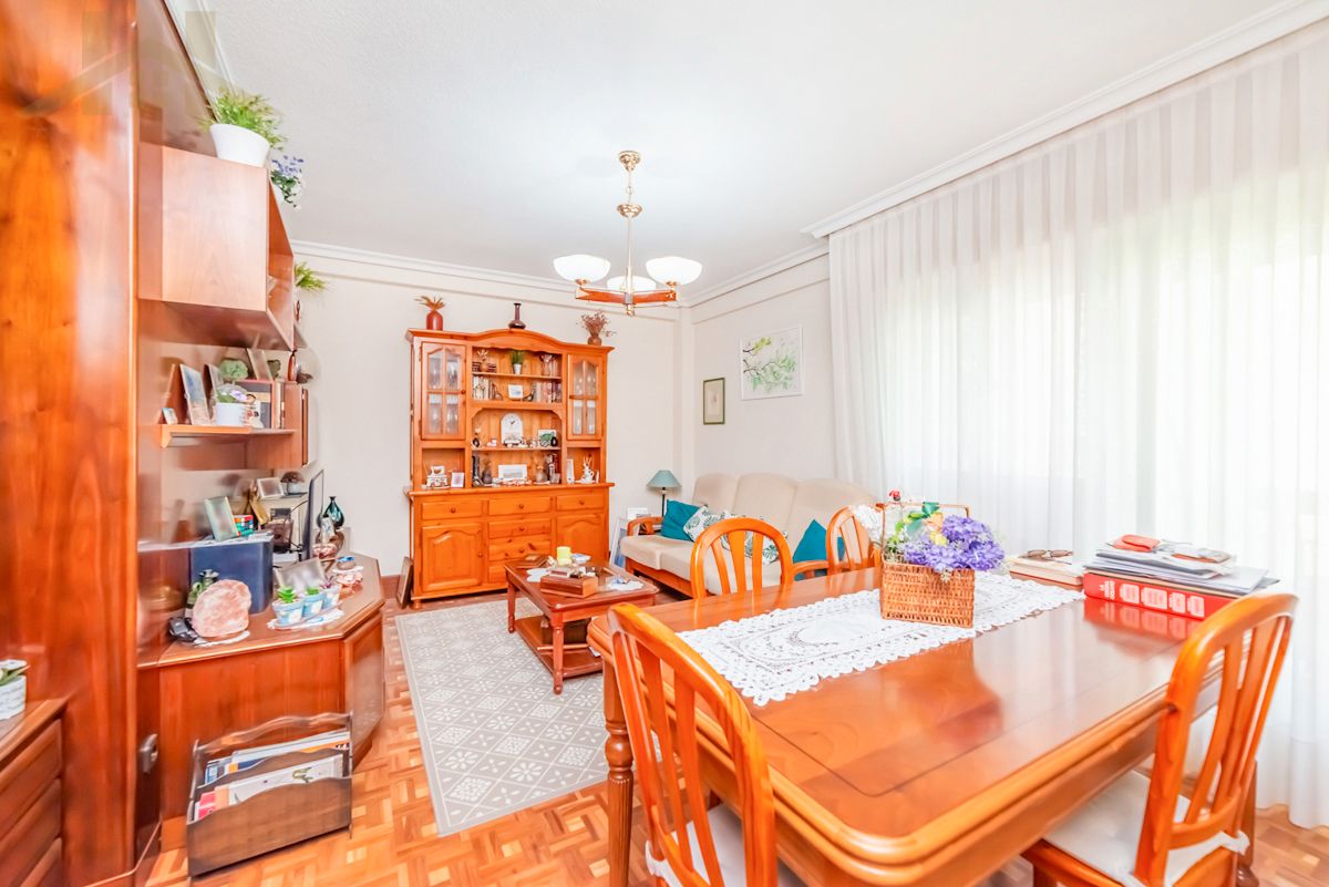 Living room of Flat for sale in Alcobendas  with Air Conditioner, Heating and Parquet flooring