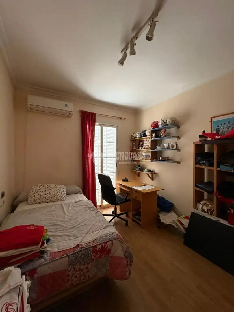 Habitación de Casa adosada en venta en La Rinconada con Piscina y Amueblado