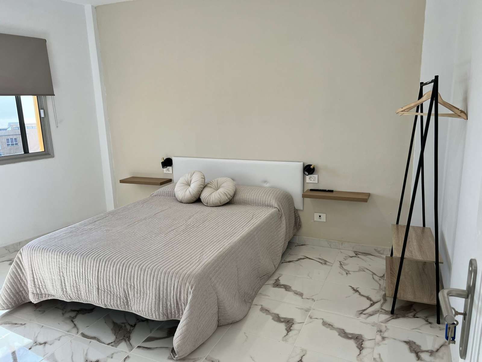 Dormitori de Apartament per a compartir en  Santa Cruz de Tenerife Capital amb Terrassa