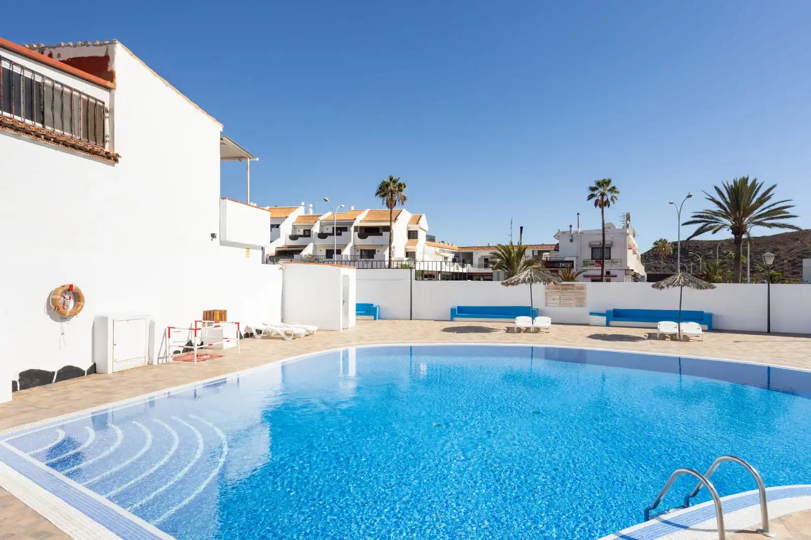 Piscina de Dúplex en venta en Arona con Terraza, Amueblado y Horno