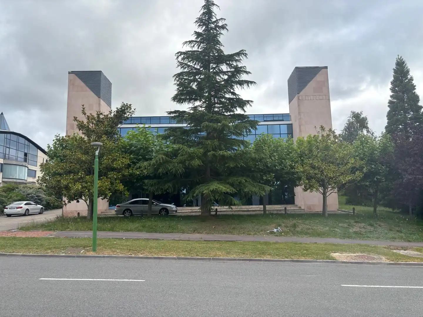 Außenansicht von Büro zum Verkauf in Vitoria - Gasteiz mit Heizung