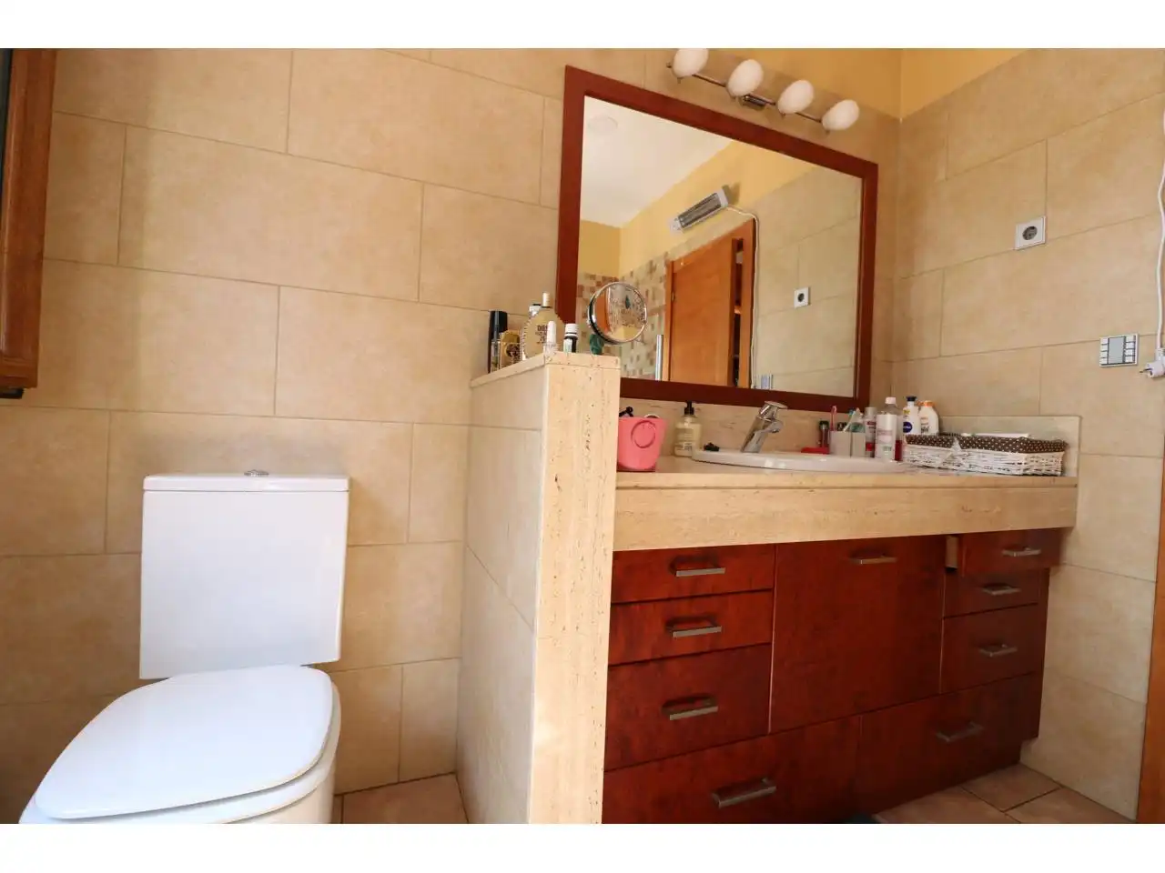 Bany de Casa o xalet en venda en Cerdanyola del Vallès