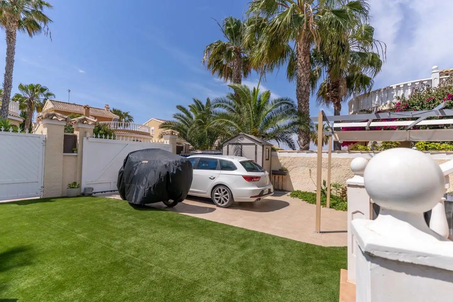Parkplatz von Haus oder Chalet zum Verkauf in Santa Pola mit Klimaanlage, Privatgarten und Terrasse